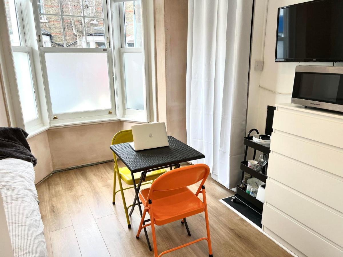 Renovated Small Self Contained Studio Apartment London Exterior photo